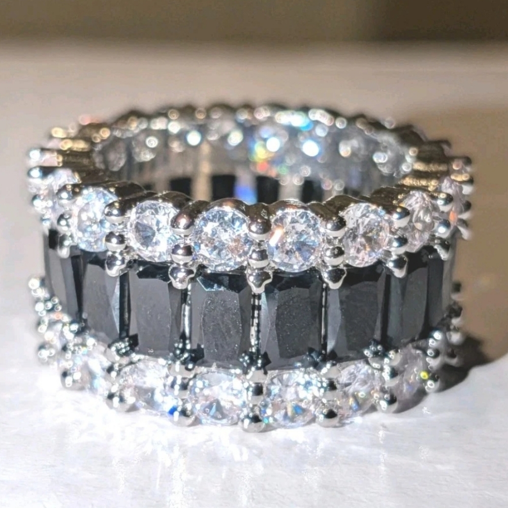 Stunning Simulated Black And White Diamond Wide Band Eternity Cocktail Ring Sz 6